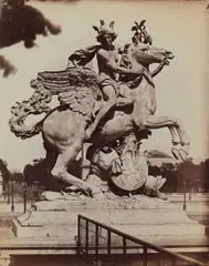 Charles Nègre, Mercure chevauchant Pégase, sculpture d'Antoine Coysevox, place de la Concorde, à Paris, 1859, Albumen print