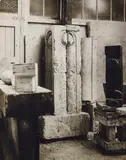 Constantin Brancusi, La Colonne du Baiser, Fragment (View from the studio)