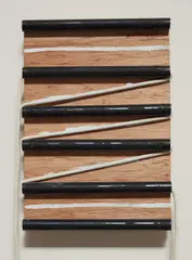 Kishio Suga, Kinsa-nairi, 1999, plywood, vinyl chloride tube, rope and paint