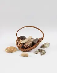 Michael Queenland, Mille Pogany and Breads, 2007, wicker basket, 9 pieces of glazed ceramic and table