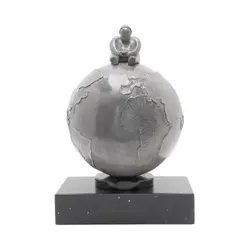 Sebastián Picker, "MUNDO, 2000S", Bronce, patinado en color gris; con base de mármol negro