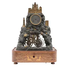 Reloj Autómata, FRANCIA, CA, 1900, Bronce, acabados marrón y dorado, base de madera con marquetería; representación de fortaleza sobre un risco y gruta