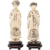 Pareja de Emperadores, CHINA, SIGLO XX, Tallas en marfil con detalles entintados