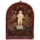 Relicario Devocional Con Niño Dios, FILIPINAS, SIGLO XVIII, Talla en marfil con filigrana de bronce sobre peana enchapada de carey, en marco enchapado de carey