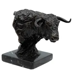 Julio Hernández, CABEZA DE TORO, Bronce, patinado en color marrón; con base de mármol negro