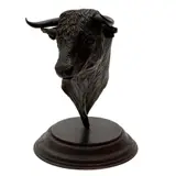 Cabeza de Toro, MÉXICO, SIGLO XX, Bronce, patinado en color marrón, con base de madera