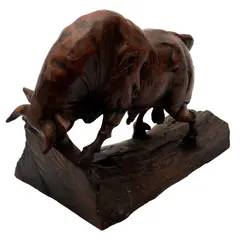 Toro Embistiendo, SIGLO XX, Talla en madera, acabado entintado
