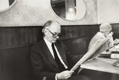 Sepp Dreissinger, Thomas Bernhard at Café Bräunerhof, Vienna 1984, 1984, Vintage silver print on double-weight semi-matte Agfa paper