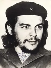 Julio Bello, Ernesto Che Guevara, Havana 1959, 1959, Vintage silver print on double-weight matte paper, in good condition. Che Guevara's handwritten dedication in blue ink "Para la familia Boti con saludos revolucionarios Che" (engl.: With revolutionary