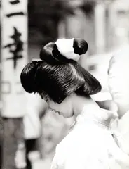 Horst H. Baumann, Japanese woman, 1970, Vintage silver print on double-weight glossy Agfa paper, in very good condition. Photographer's "Pontis" agency stamp on the reverse
