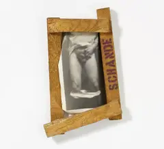 Schande by Georg Herold, Objekt (goldfarben bestrichene Holzleisten und s/w Fotografie auf Papier), sold Jun 2016