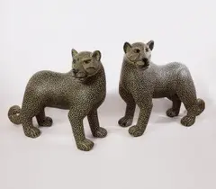 Juana Gómez Ramírez, Par de Jaguares, 2015, painted clay, in two parts