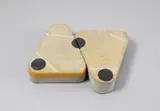 Marcius Galan, Ponto Comum, 2010, painted concrete, in two parts