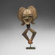 Kota, Mbulu Ngulu reliquary guardian figure, wood, copper, iron, brass