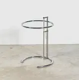 Eileen Gray, Table d'appoint ajustable E-1027