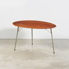 Table 3603 dite Egg by Arne Jacobsen, A '3603' table in teak, sipo and chrome-plated metal designed by Arne Jacobsen in 1952 and edited by Fritz Hansen, offered Jul 2025