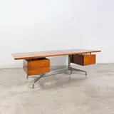 Charles and Ray Eames, Bureau de direction à deux caissons, A director's desk with two pedestals in chrome-plated metal and teak designed by Charles & Ray Eames and edited by Herman Miller