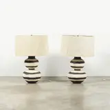 Shizue Imai, Paire de lampes Chochin, Céramique peinte, bronze et tissu