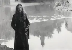 Dick Waterman, Bonnie Raitt on the River Seine, gelatin silver print on paper