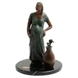 Mujer Embarazada, MÉXICO, SIGLO XX, Bronce, patinados en tonos verde y marrón; con base de mármol negro