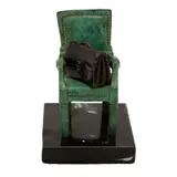 Heliodoro Hernández, SILLA CON PORTAFOLIOS, Bronce, patinado en color verde y negro; con base de mármol negro (lascadura)