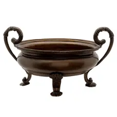 Frutero, SIGLO XX, Bronce, patinado en color marrón; soportes a manera de concha y relieves de acantos, forma oval