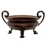 Frutero, SIGLO XX, Bronce, patinado en color marrón; soportes a manera de concha y relieves de acantos, forma oval