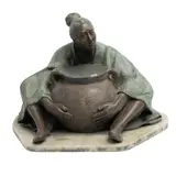Mujer Con Olla, MÉXICO, SIGLO XX, Bronce, patinado en color marrón y verde; base de piedra blanca