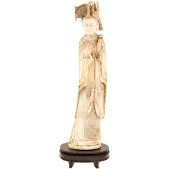 Guan Yin, CHINA, SIGLO XX, Talla en marfil con detalles entintados