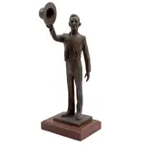 Agustín Lara, MÉXICO, SIGLO XX, Bronce, patinado en color verde; con base de madera