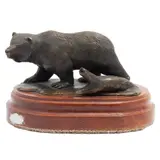 Oso, SIGLO XX, Bronce, patinado en color marrón; con base de madera