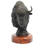 Bisonte Americano, SIGLO XXI, Bronce, patinado en color marrón; con base de madera