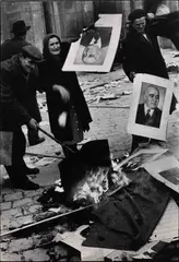 Erich Lessing, Uprising in Budapest, Hungary 1956, 1956, Gelatin silver print, printed in 1989 on double-weight semi-matte paper