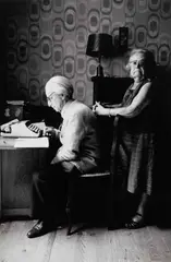 Patrick Zachmann, Mrs and Mr Friedman, electrician and Yiddish poet, Paris 1981, 1981, Gelatin silver print, printed in 1989 on double-weight semi-matte paper