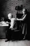 Patrick Zachmann, Mrs and Mr Friedman, electrician and Yiddish poet, Paris 1981, 1981, Gelatin silver print, printed in 1989 on double-weight semi-matte paper