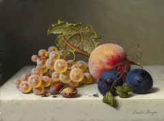 Emilie Preyer, Früchtestillleben mit weißen Trauben, Haselnüsse, Pfirsich und zwei Pflaumen auf einer Marmorplatte, Öl auf Leinwand