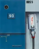Peter Klasen, "Wagon SNCF detail bleu II", Öl auf Leinwand