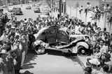 Enrique Metinides, Car crash with firemen, 1960/2013, gelatin silver print