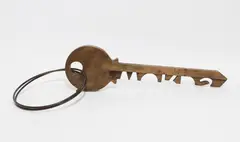 Iván Capote, The Key to All Things, 2006, aluminium, steel