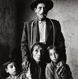 Irving Penn, Gypsy Family (Extremadura, Spain)