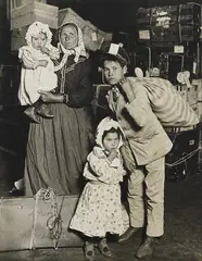 Lewis Hine, Italian Family Looking for Lost Baggage, Ellis Island, New York, 1905, Gelatin silver print, probably printed 1920s
