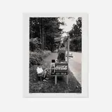 Alfred Eisenstaedt, Little boy selling Coca Cola by roadside, Atlanta, Georgia, 1936, gelatin silver print
