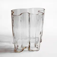 'Savoy' vase by Alvar Aalto, 1937, mould-blown glass, sold Oct 2025
