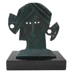 Eva by Sergio Hernández, Escultura en bronce sin número de tiraje en base de madera, offered May 2025