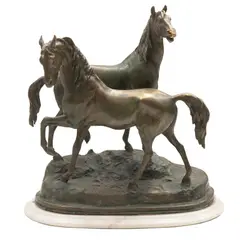 Pareja de Caballos, SIGLO XX, Bronce, patinado en color marrón; con base de alabastro