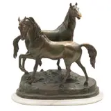 Pareja de Caballos, SIGLO XX, Bronce, patinado en color marrón; con base de alabastro