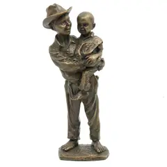 Felipe Chávez Hernández, CAMPESINO CON INFANTE, Bronce, acabado color dorado