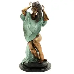 MUJER SENTADA by Victor Gutierrez, Bronce, patinado policromo; con base de mármol negro, sold Apr 2025