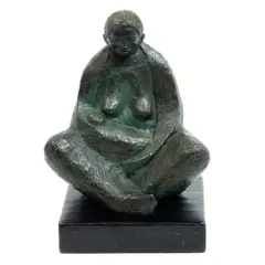 Maternidad, MÉXICO, SIGLO XX, Bronce, patinado en color verde; con base de madera