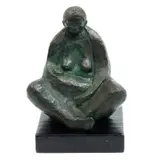 Maternidad, MÉXICO, SIGLO XX, Bronce, patinado en color verde; con base de madera